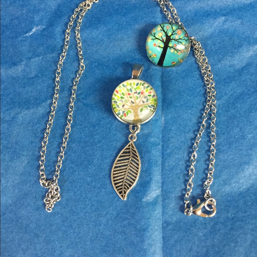 Silver leaf snap button necklace. - Picture 2 of 3